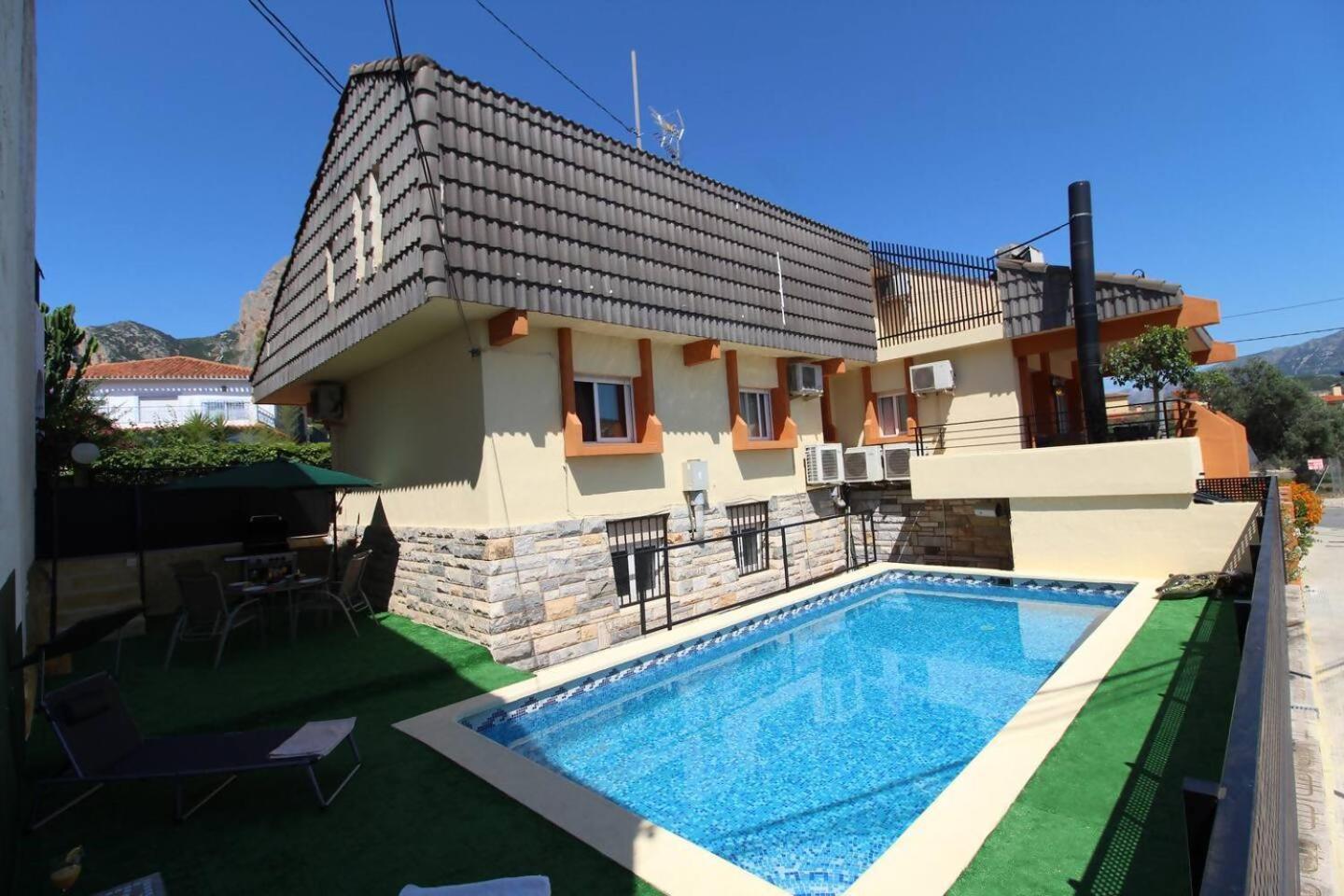 Сasa de vacaciones Con Piscina Y Barbacoa